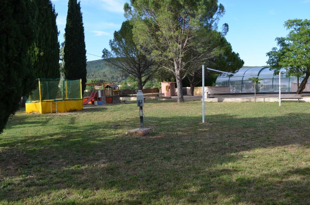 Camping La Vidaresse Hotel Sainte-Anastasie-sur-Issole Екстериор снимка