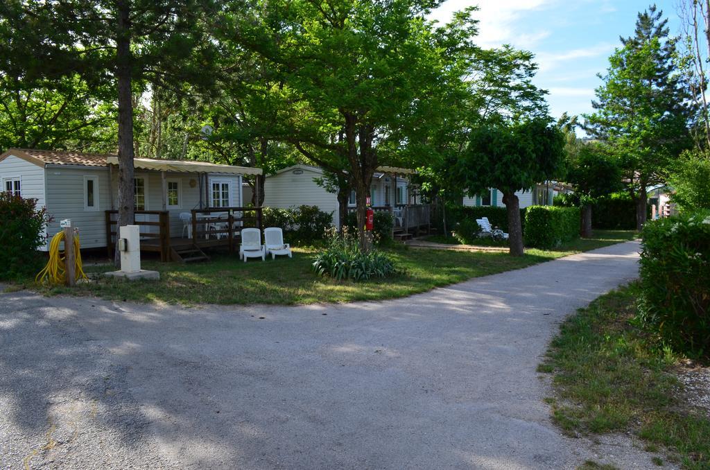 Camping La Vidaresse Hotel Sainte-Anastasie-sur-Issole Екстериор снимка