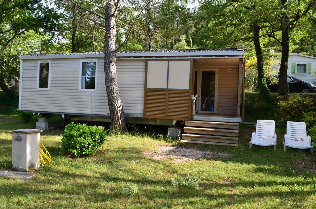 Camping La Vidaresse Hotel Sainte-Anastasie-sur-Issole Екстериор снимка