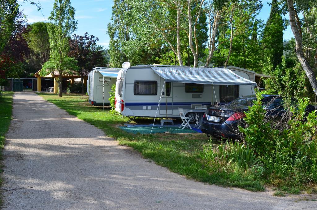 Camping La Vidaresse Hotel Sainte-Anastasie-sur-Issole Екстериор снимка