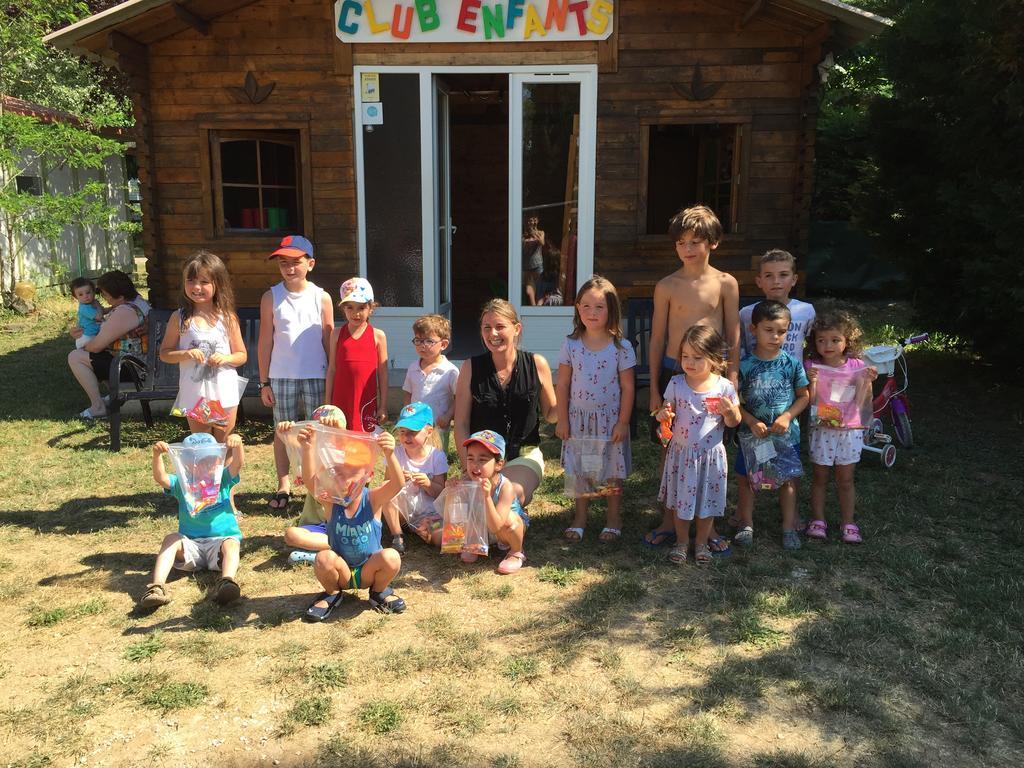 Camping La Vidaresse Hotel Sainte-Anastasie-sur-Issole Екстериор снимка