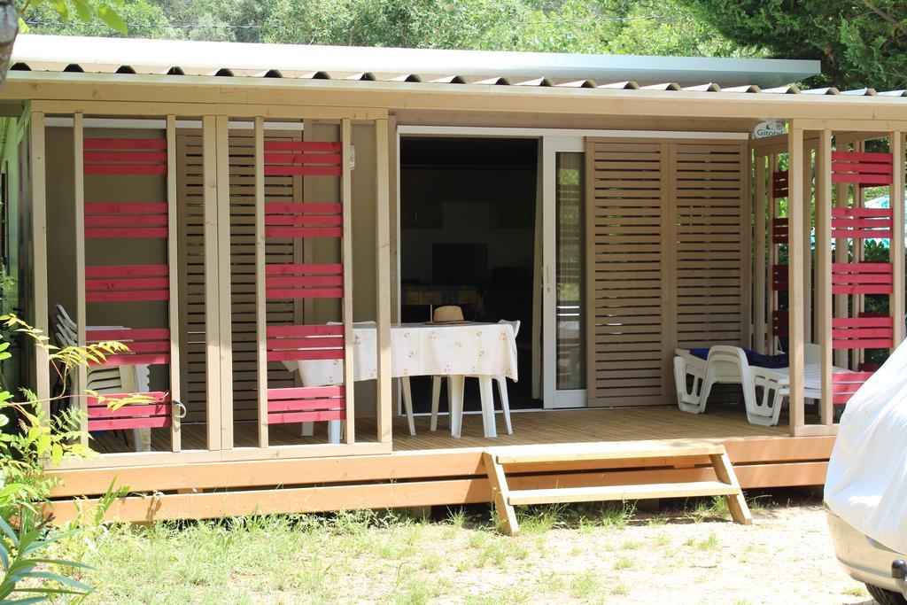 Camping La Vidaresse Hotel Sainte-Anastasie-sur-Issole Екстериор снимка