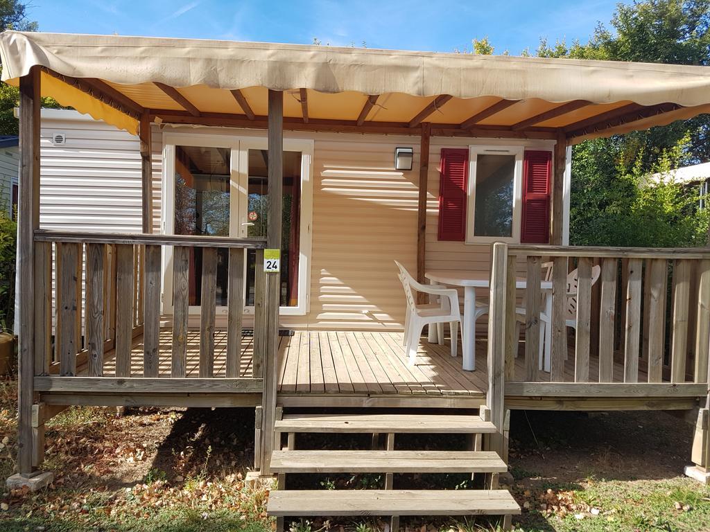 Camping La Vidaresse Hotel Sainte-Anastasie-sur-Issole Екстериор снимка